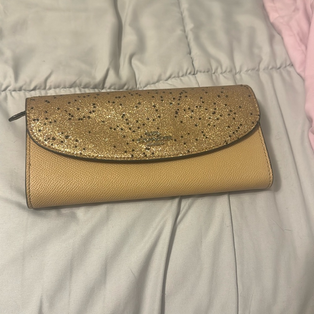 Coach wallet fairly new